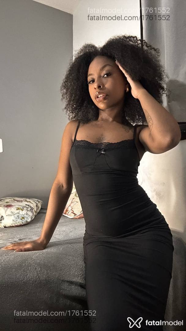 Acompanhante mulher morena (o) de olhos pretos - Jade