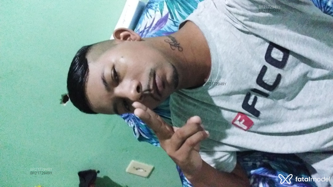 Acompanhante homem com cabelo grisalho de olhos pretos em Virtual Acompanhante homem com cabelo grisalho de olhos pretos em Virtual - Fábio