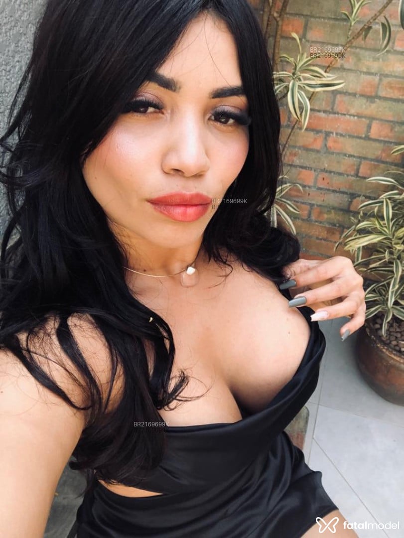 Acompanhante mulher com cabelo castanho de olhos mel em Curitiba - Mirella