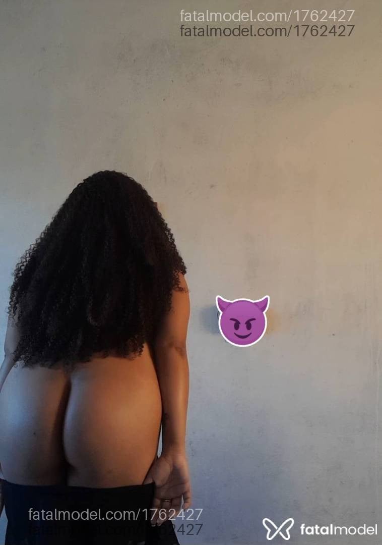 Acompanhante mulher morena (o) de olhos pretos - Letícia