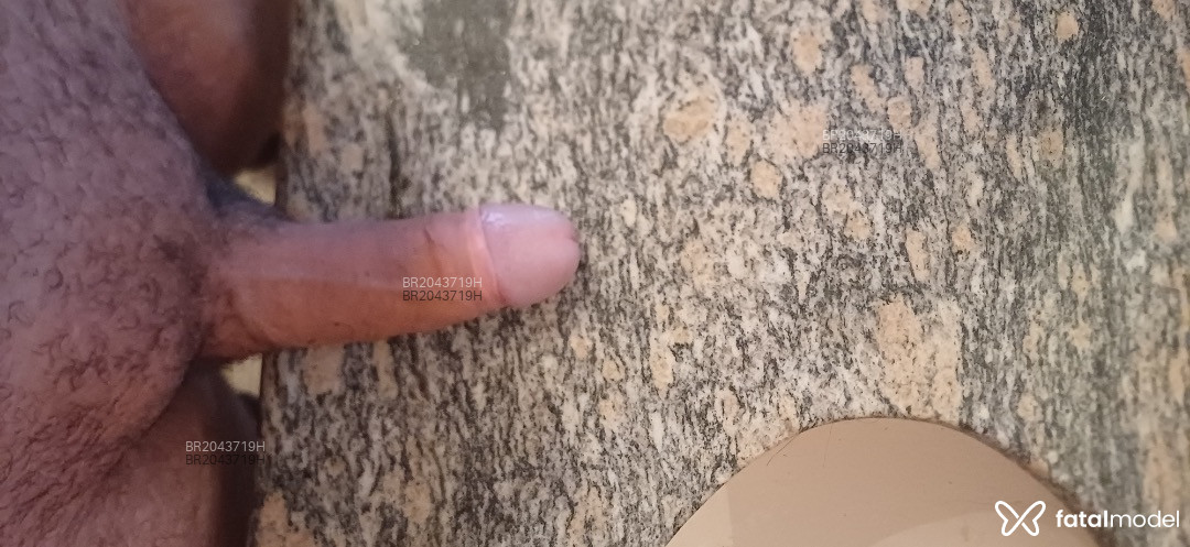 Acompanhante homem morena (o) de olhos castanhos - Guii Acompanhante homem morena (o) de olhos castanhos - Guii