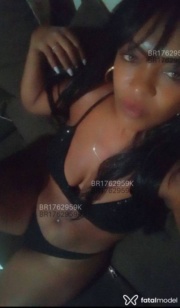 Acompanhante mulher com cabelo castanho de olhos castanhos em Araruama Acompanhante mulher com cabelo castanho de olhos castanhos em Araruama - Sol morena