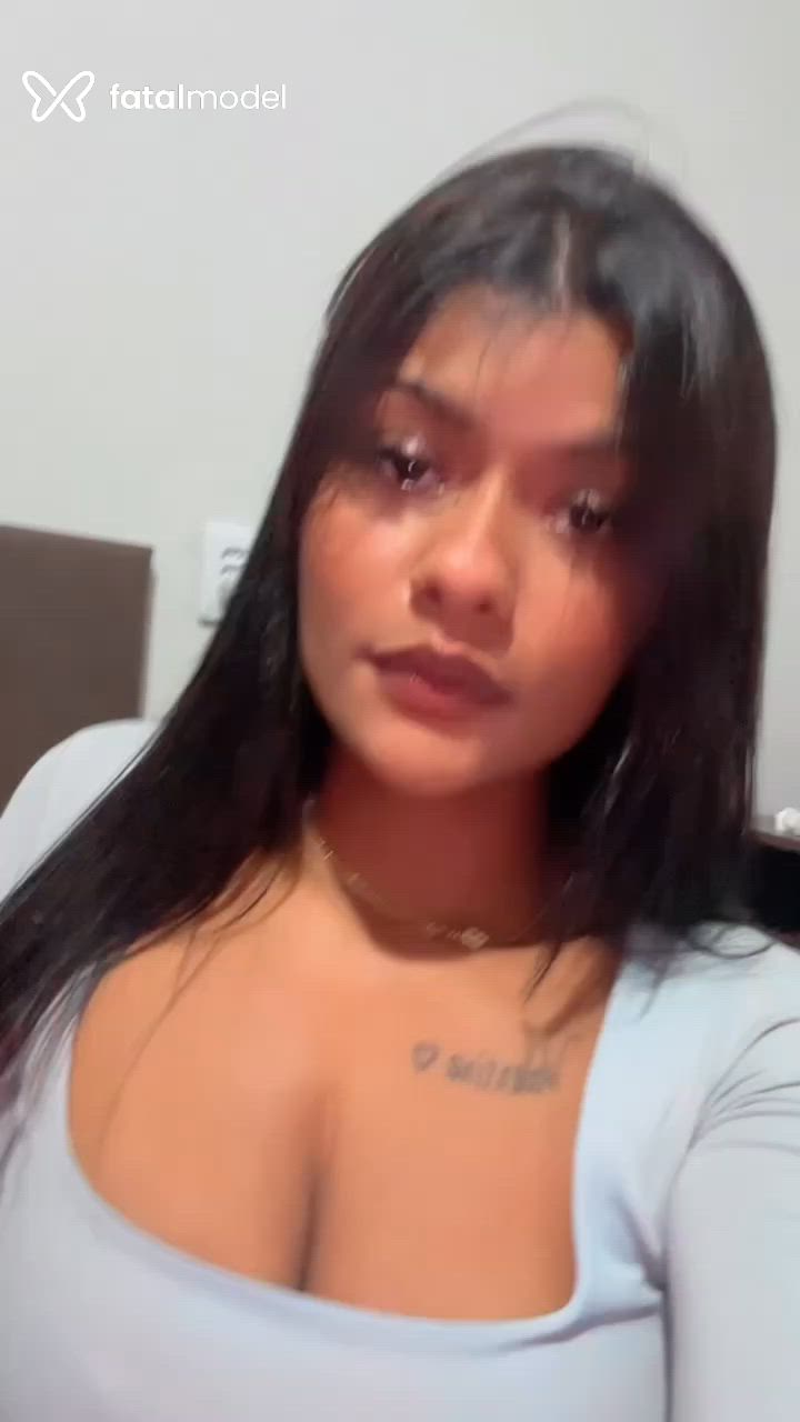 Acompanhante mulher com cabelo castanho de olhos pretos - Tayna Gimenez
