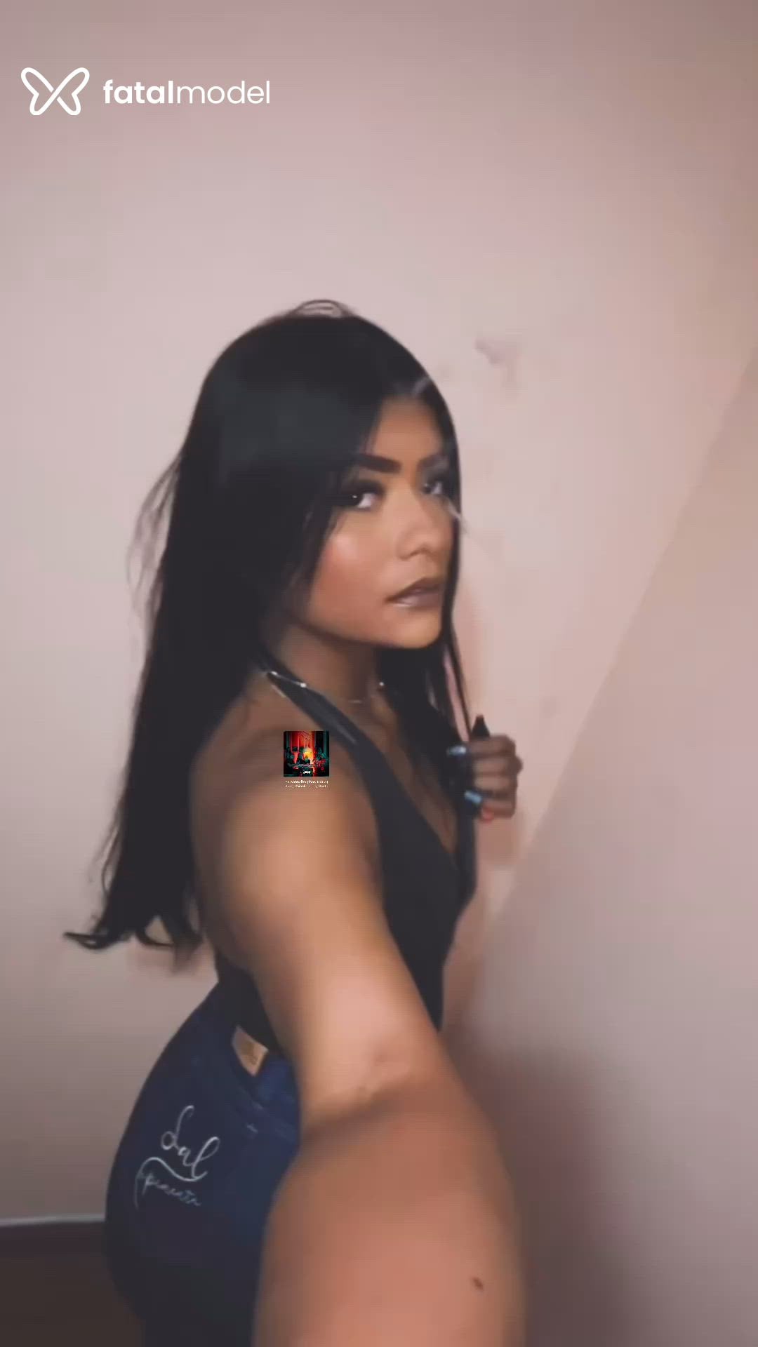 Acompanhante mulher com cabelo castanho de olhos pretos - Tayna Gimenez