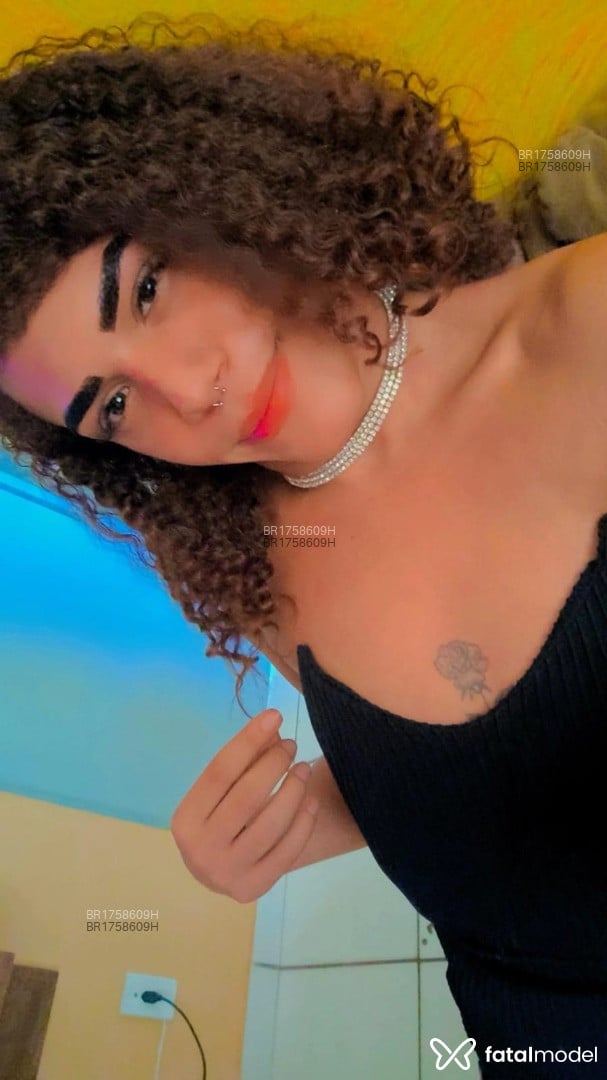 Acompanhante mulher trans com cabelo castanho de olhos castanhos em Fernandópolis Acompanhante mulher trans com cabelo castanho de olhos castanhos em Fernandópolis - Mirella