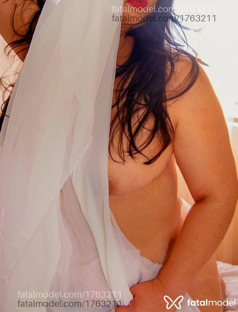 Acompanhante mulher morena (o) de olhos pretos - Lauren Salles