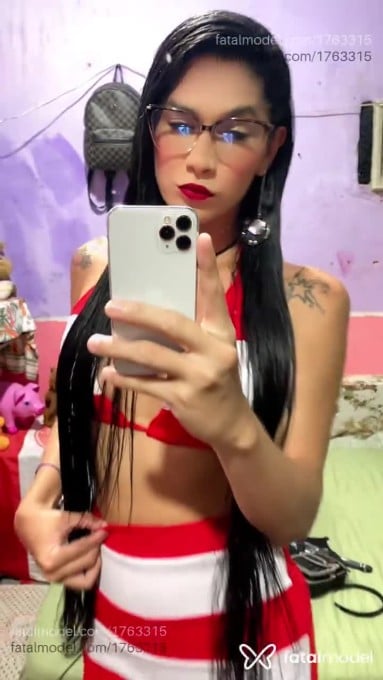 Acompanhante mulher trans morena (o) de olhos castanhos em Candeias do Jamari Acompanhante mulher trans morena (o) de olhos castanhos em Candeias do Jamari - Rayssa