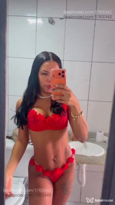 Acompanhante mulher morena (o) de olhos castanhos em Angra dos Reis - Julia Borges