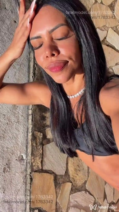 Acompanhante mulher morena (o) de olhos castanhos - Julia Borges Acompanhante mulher morena (o) de olhos castanhos - Julia Borges