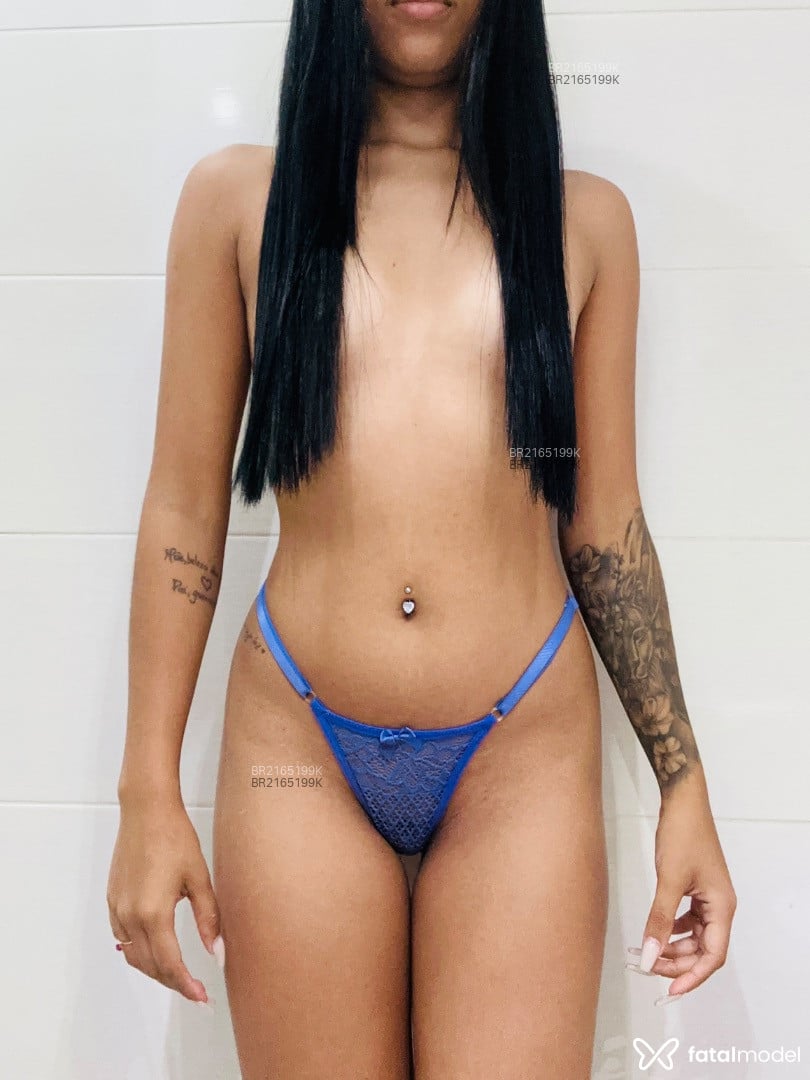 Acompanhante mulher morena (o) de olhos castanhos em Virtual - Livia