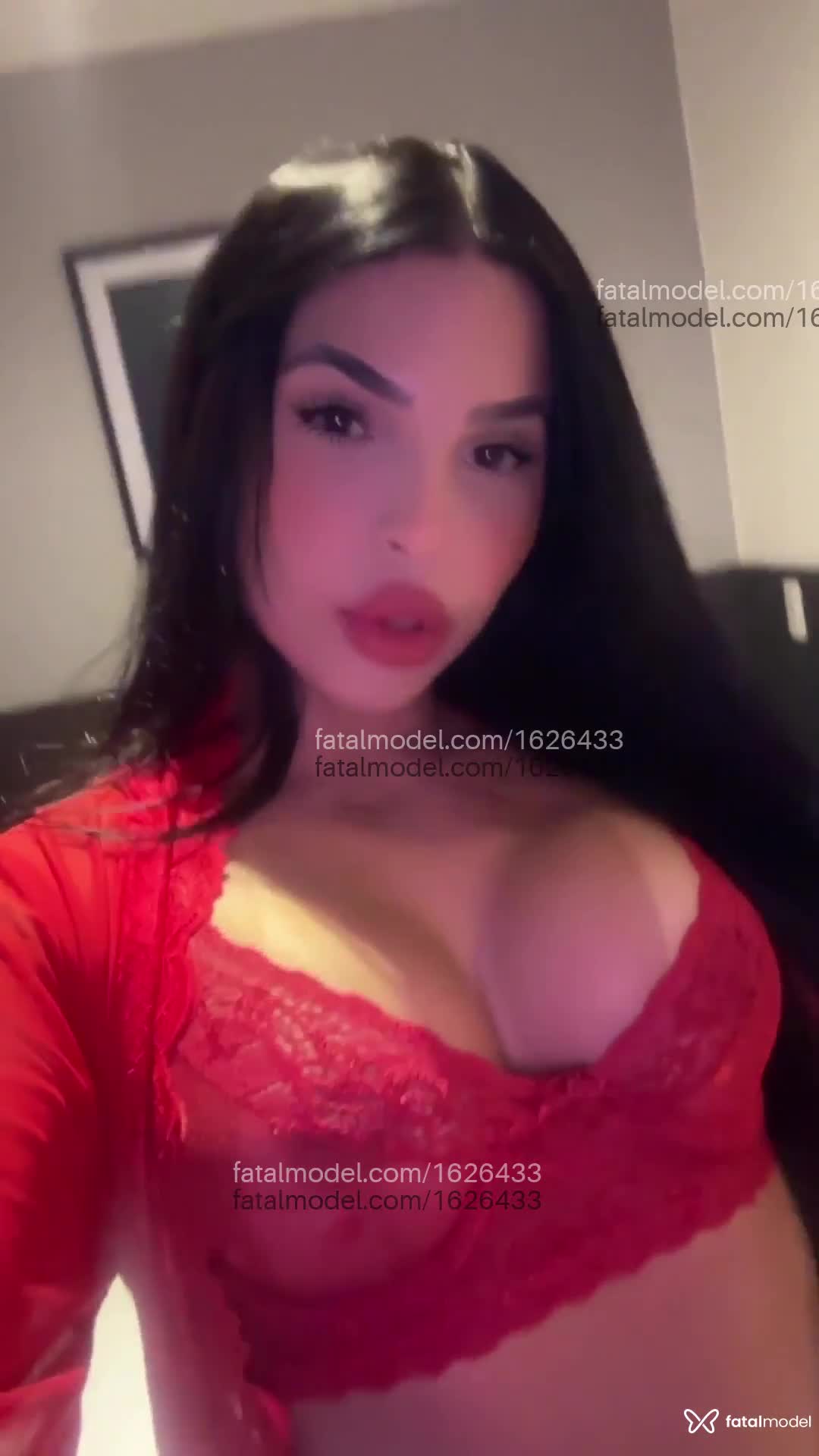 Acompanhante mulher com cabelo castanho de olhos pretos em São Paulo - Jade Bitencount