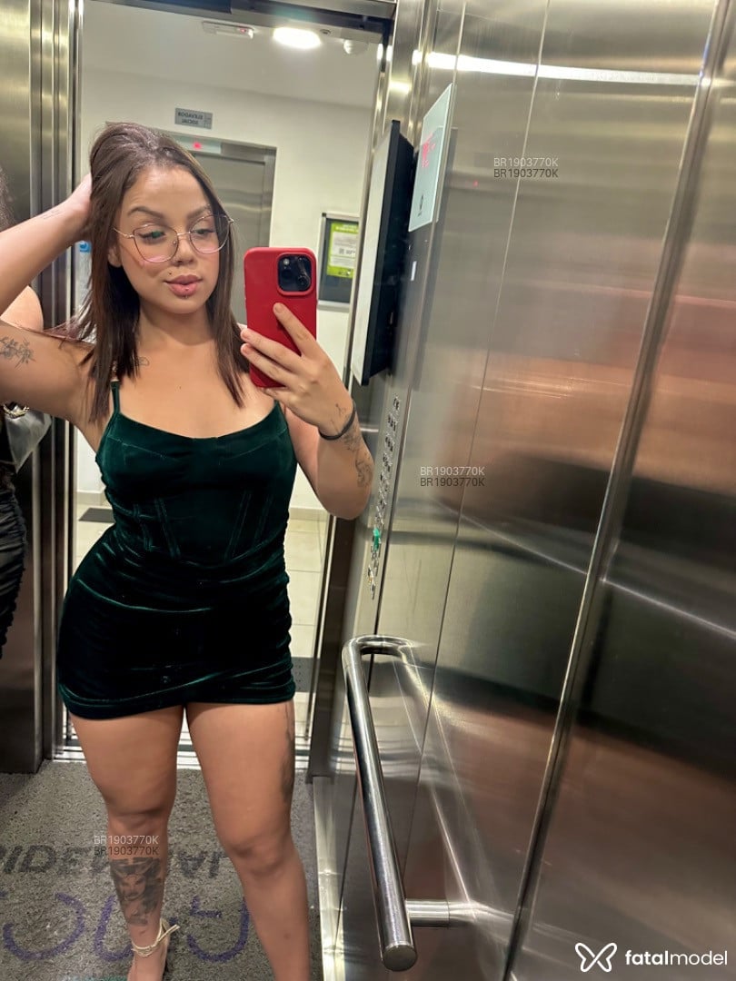 Acompanhante mulher loira (o) de olhos castanhos em São Paulo Acompanhante mulher loira (o) de olhos castanhos em São Paulo - Sofia