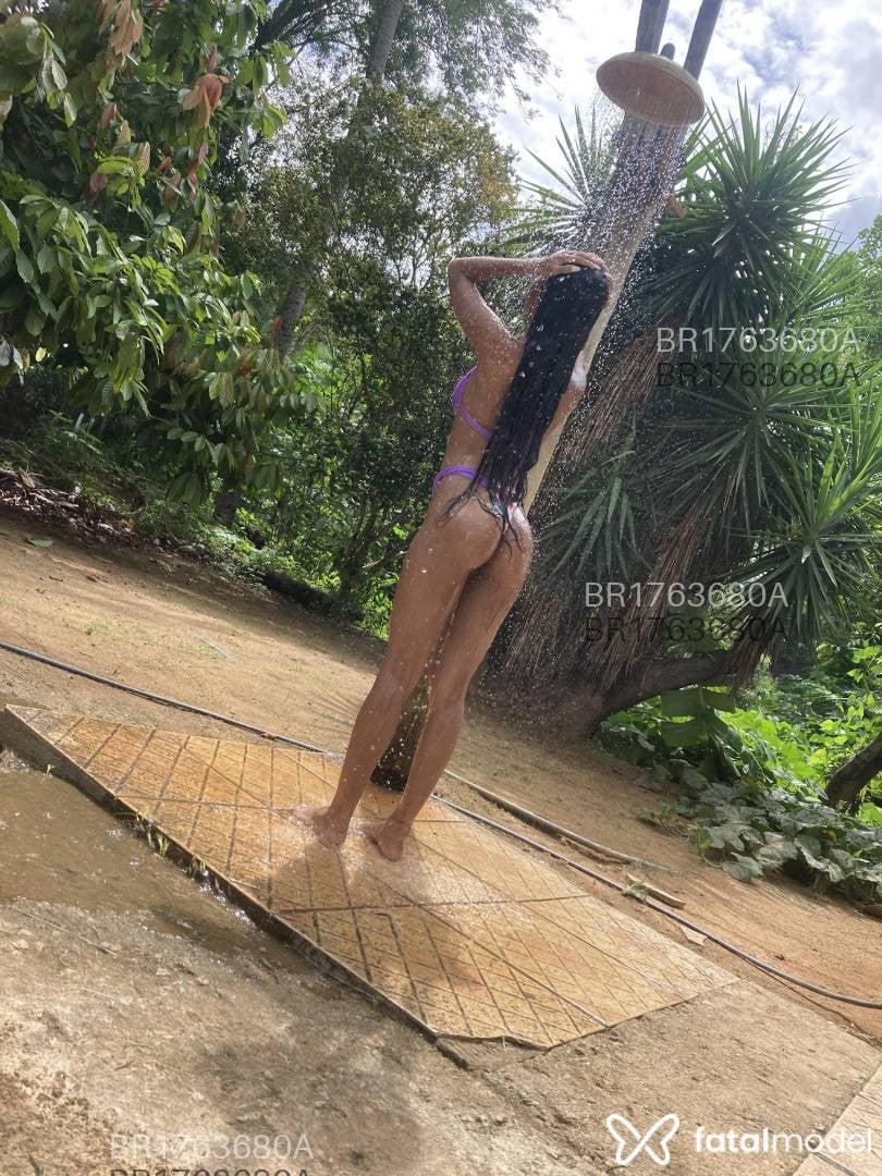 Acompanhante mulher morena (o) de olhos pretos - Thauany
