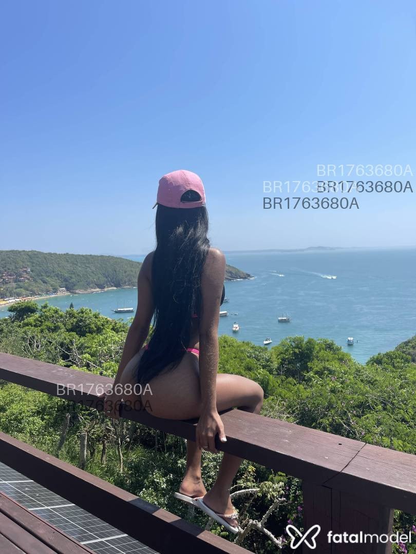 Acompanhante mulher morena (o) de olhos pretos - Thauany