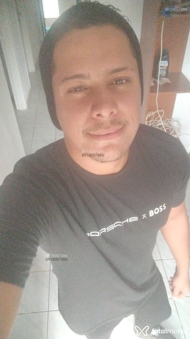 Acompanhante homem com cabelo castanho de olhos castanhos em Camboriú - Daniel
