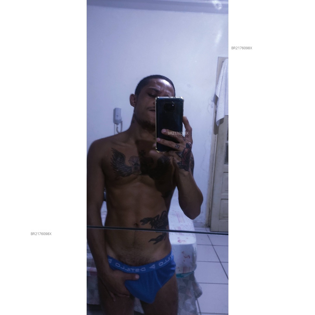 Acompanhante homem morena (o) de olhos pretos em Porto Alegre - Machado