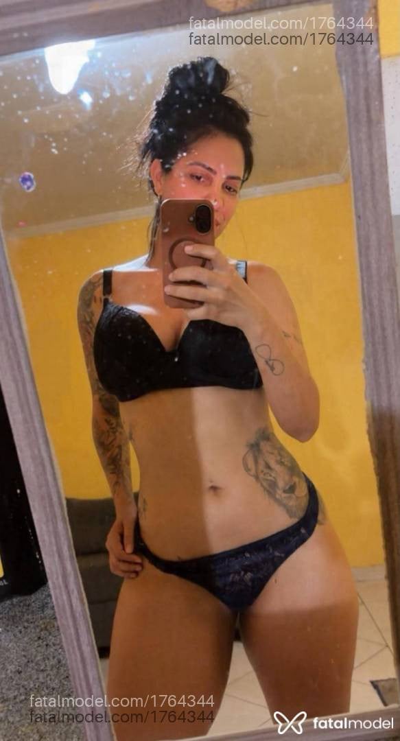 Acompanhante mulher com cabelo castanho de olhos pretos - Savanna Perez