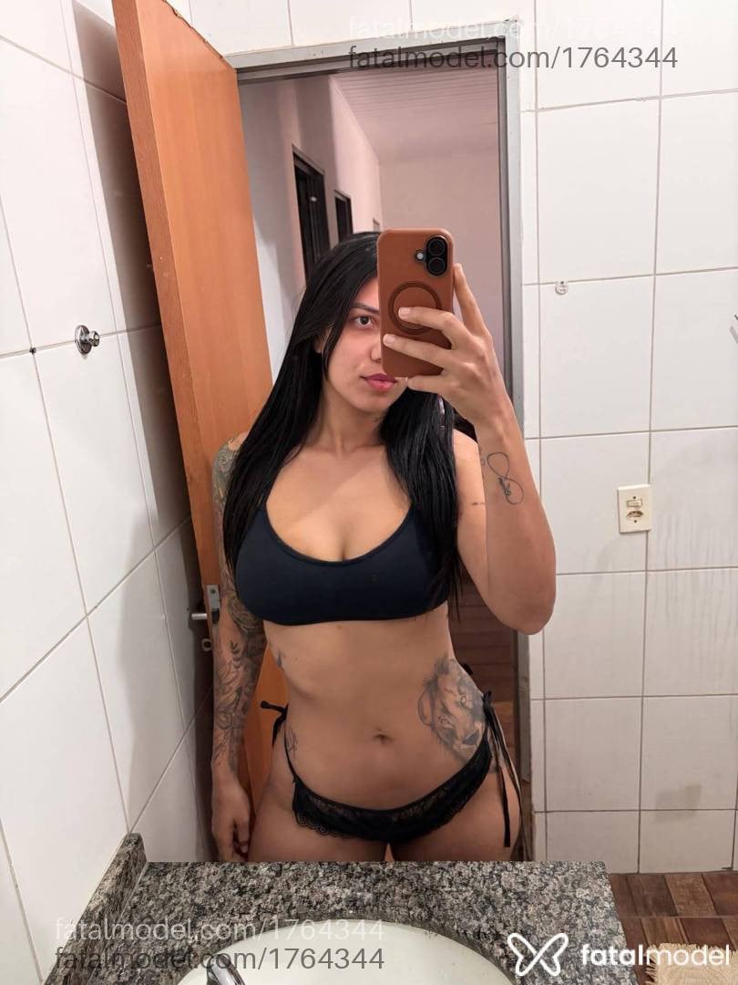Acompanhante mulher com cabelo castanho de olhos pretos em Morrinhos - Savanna Perez