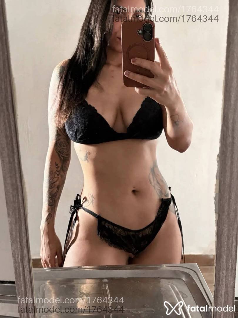 Acompanhante mulher com cabelo castanho de olhos pretos - Savanna Perez
