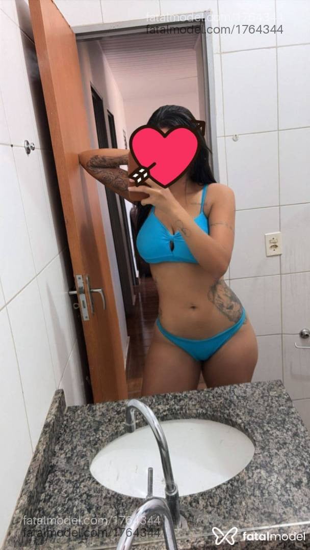 Acompanhante mulher com cabelo castanho de olhos pretos em Morrinhos Acompanhante mulher com cabelo castanho de olhos pretos em Morrinhos - Savanna Perez