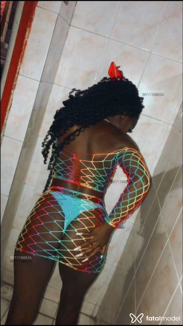 Acompanhante mulher com cabelo castanho de olhos pretos em Itaguaí - Pimentah