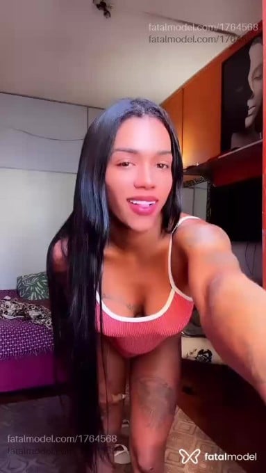 Acompanhante mulher trans morena (o) de olhos castanhos - Vivi Guedes Acompanhante mulher trans morena (o) de olhos castanhos - Vivi Guedes