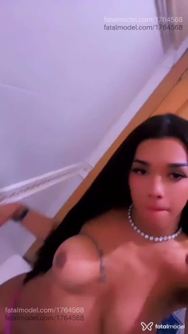 Acompanhante mulher trans morena (o) de olhos castanhos - Vivi Guedes Acompanhante mulher trans morena (o) de olhos castanhos - Vivi Guedes