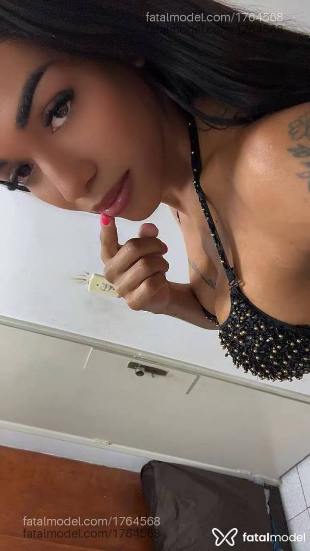 Acompanhante mulher trans morena (o) de olhos castanhos - Vivi Guedes