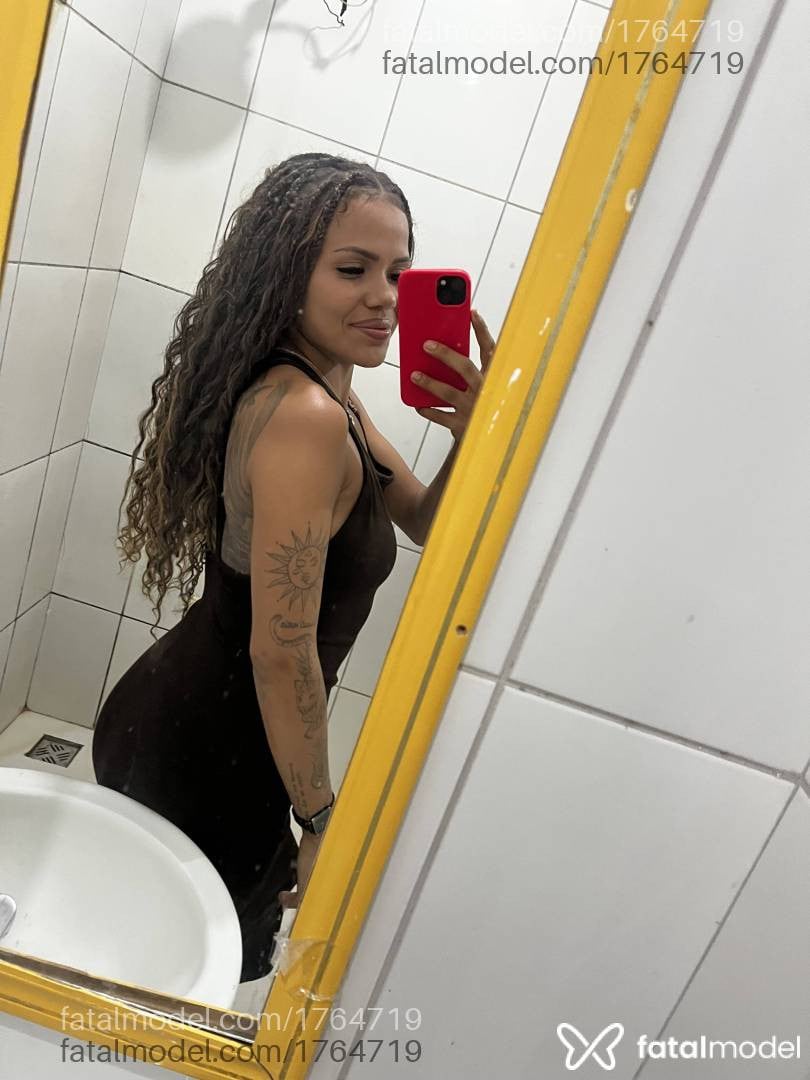 Acompanhante mulher morena (o) de olhos castanhos - Morena