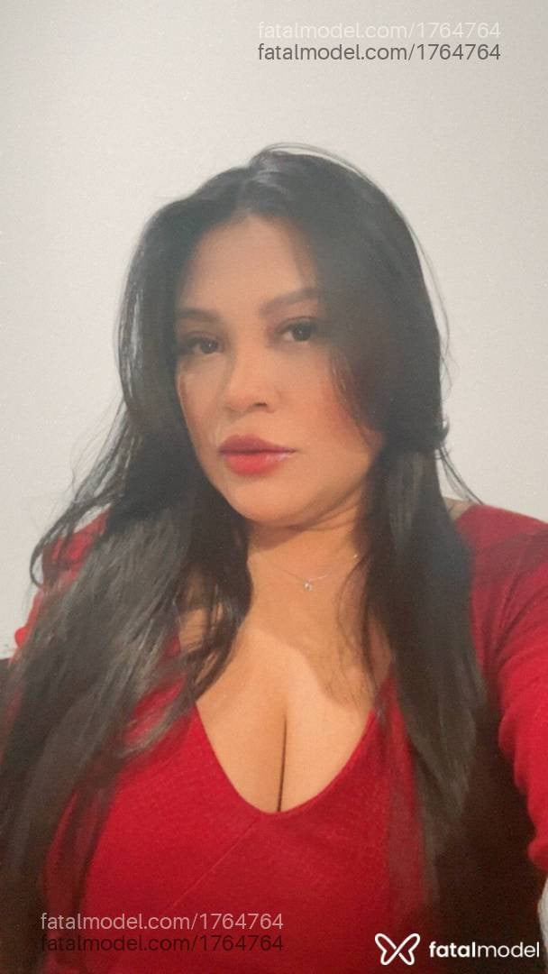 Acompanhante mulher com cabelo castanho de olhos pretos - Tainá