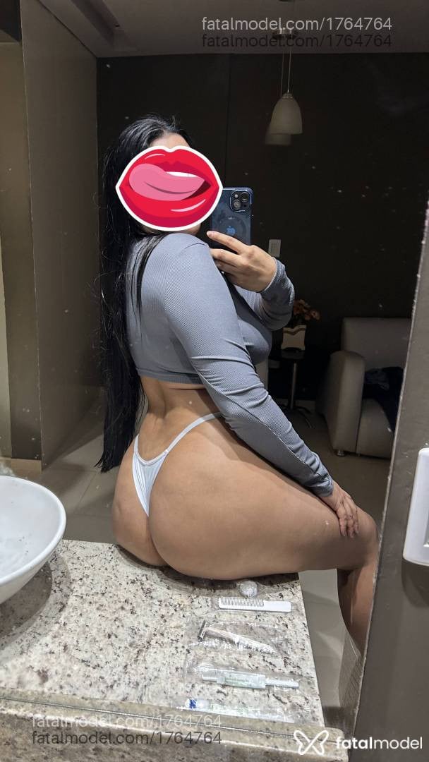 Acompanhante mulher com cabelo castanho de olhos pretos - Tainá