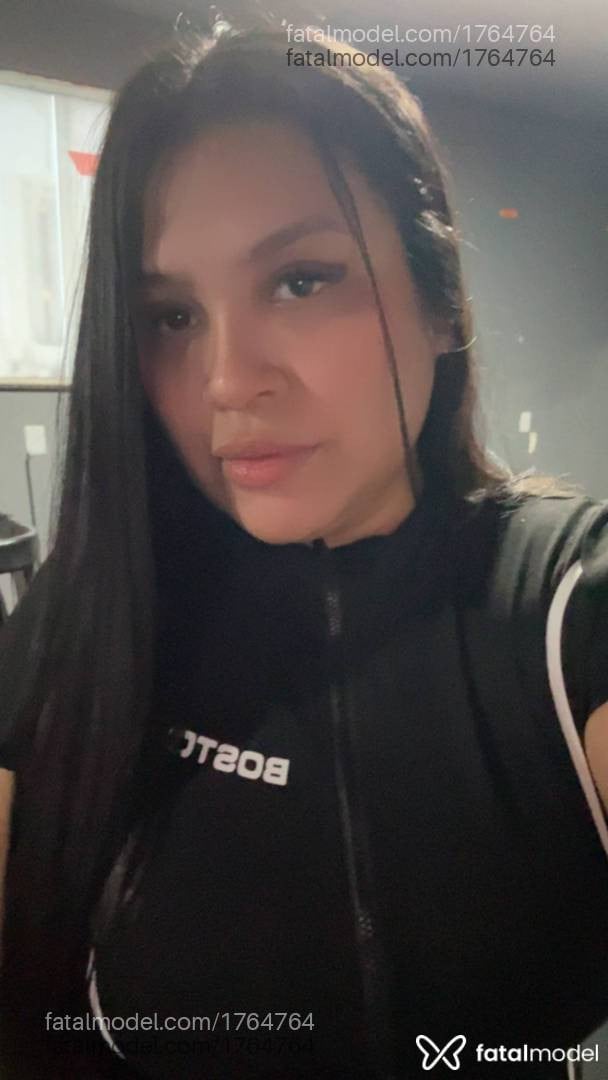 Acompanhante mulher com cabelo castanho de olhos pretos - Tainá