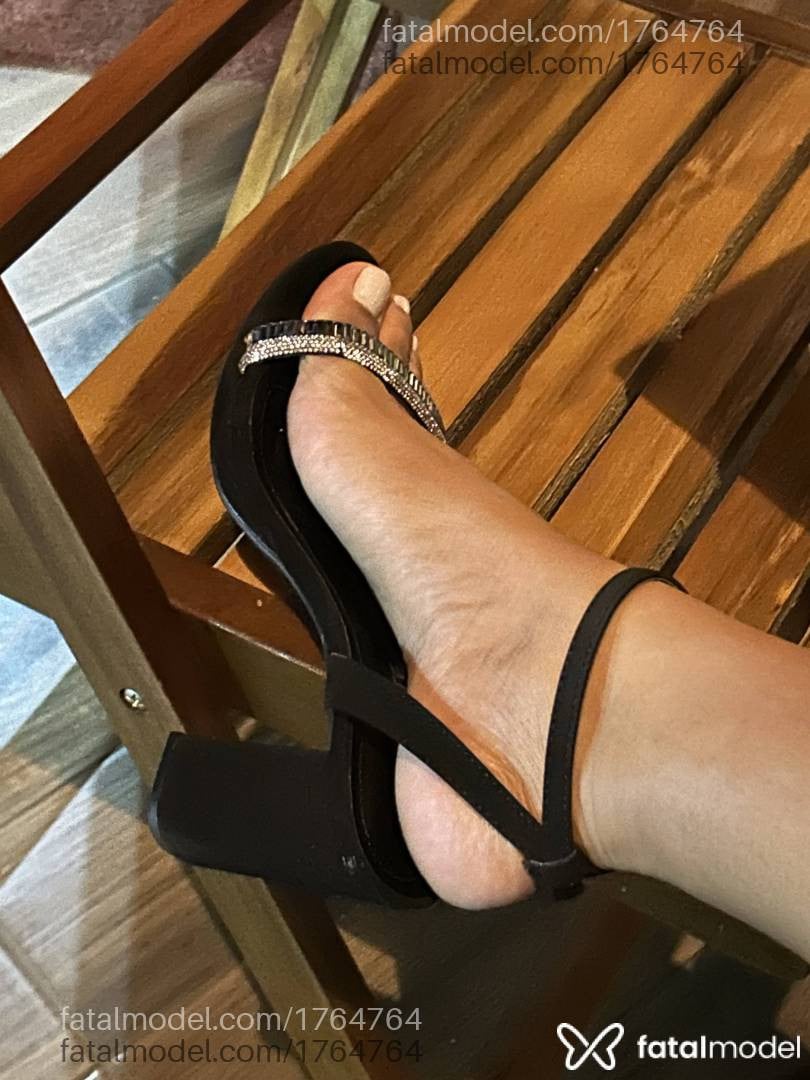 Acompanhante mulher com cabelo castanho de olhos pretos - Tainá