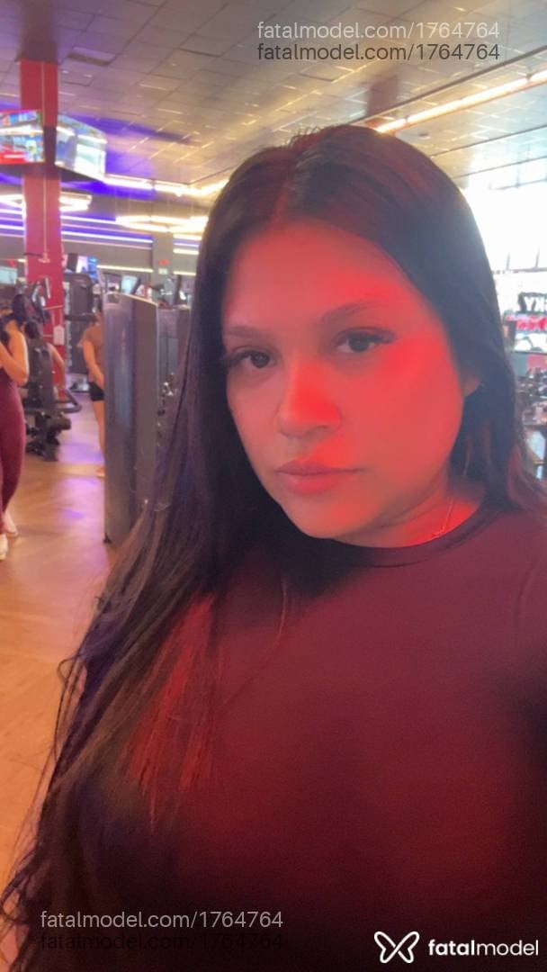 Acompanhante mulher com cabelo castanho de olhos pretos - Tainá