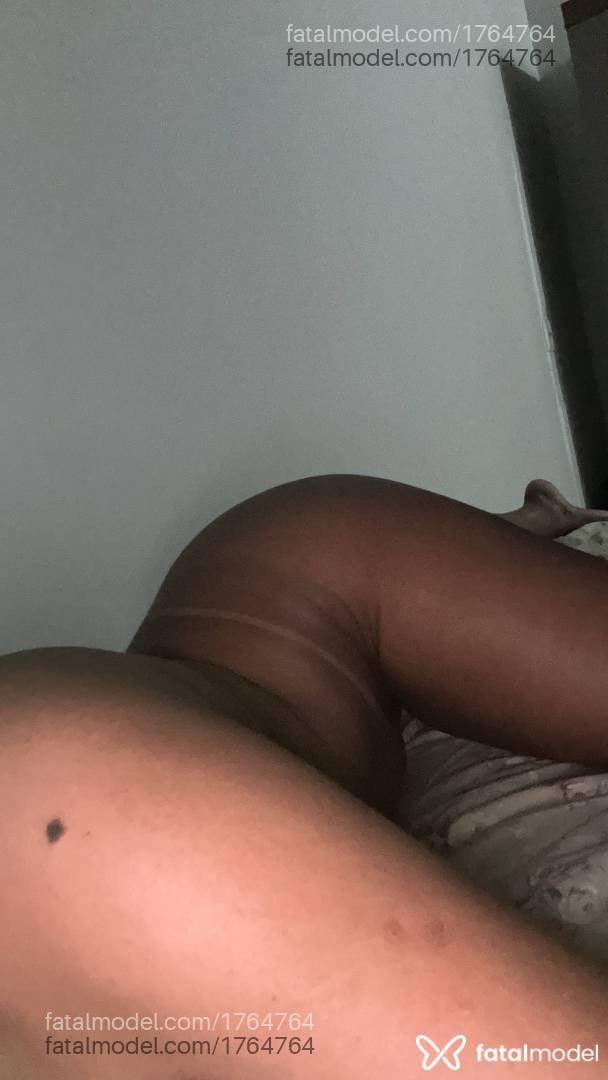 Acompanhante mulher com cabelo castanho de olhos pretos - Tainá