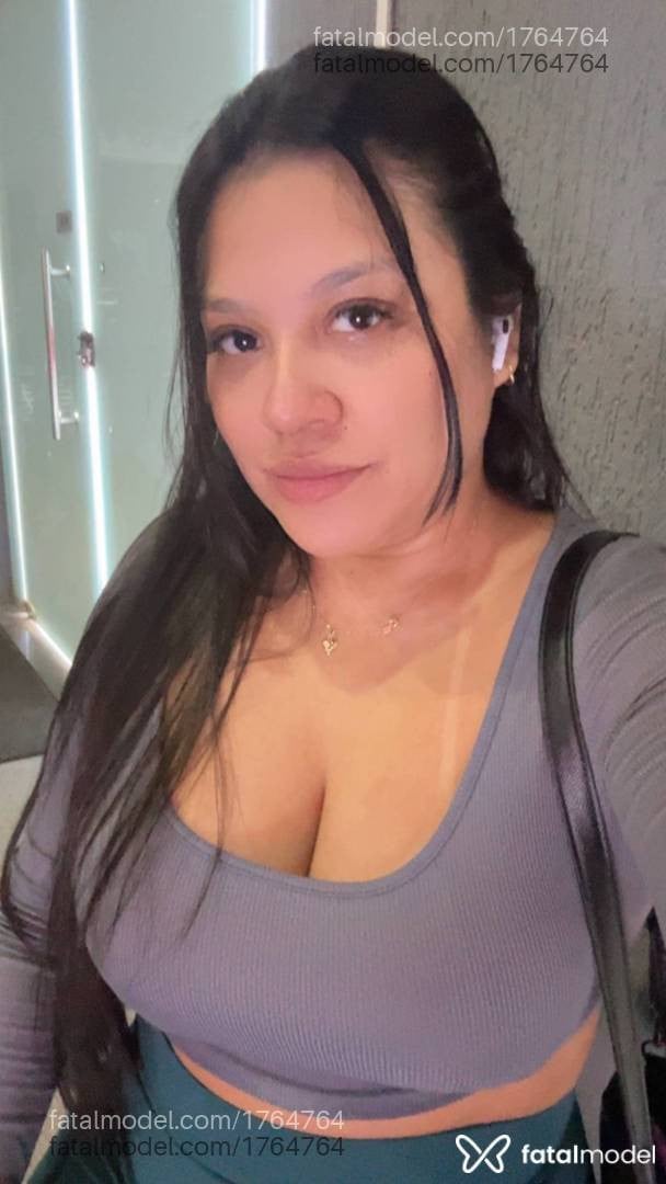 Acompanhante mulher com cabelo castanho de olhos pretos - Tainá
