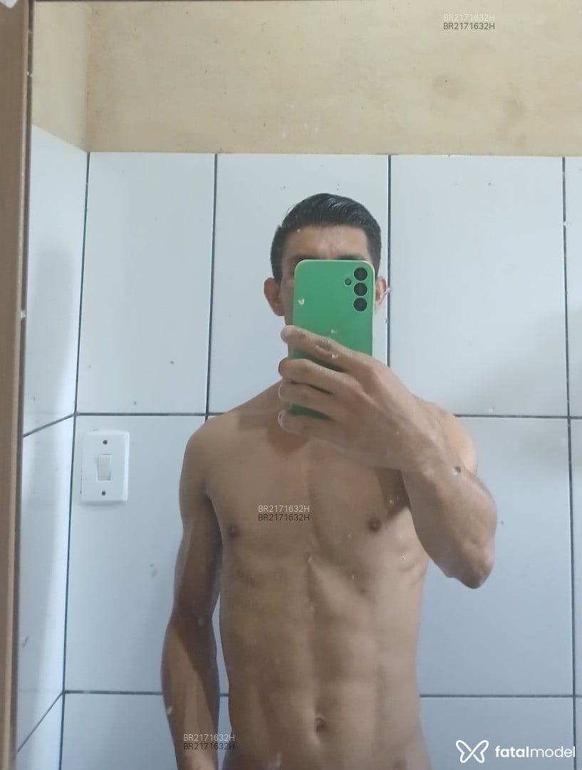 Acompanhante homem com cabelo castanho de olhos castanhos em Capanema Acompanhante homem com cabelo castanho de olhos castanhos em Capanema - Eduzinho