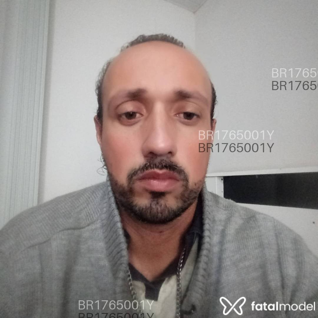 Acompanhante homem com cabelo castanho de olhos verdes em Nova Friburgo Acompanhante homem com cabelo castanho de olhos verdes em Nova Friburgo - Patron