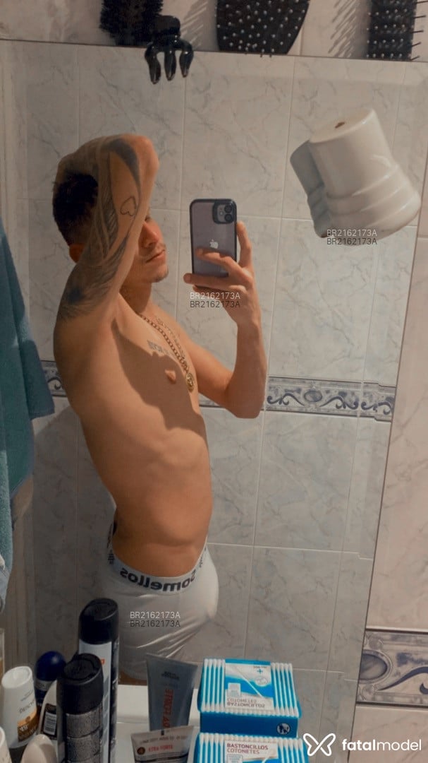 Acompanhante homem com cabelo castanho de olhos castanhos em Toledo Acompanhante homem com cabelo castanho de olhos castanhos em Toledo - Fernandes