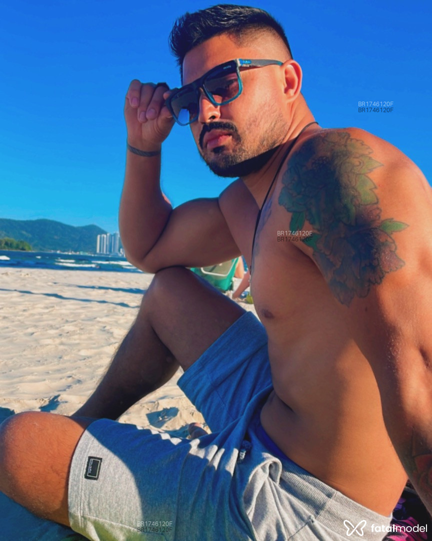 Acompanhante homem morena (o) de olhos pretos em Balneário Camboriú - Morenogato
