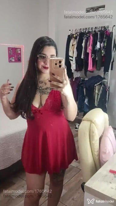 Acompanhante mulher com cabelo castanho de olhos castanhos em Virtual - Agnes Martins