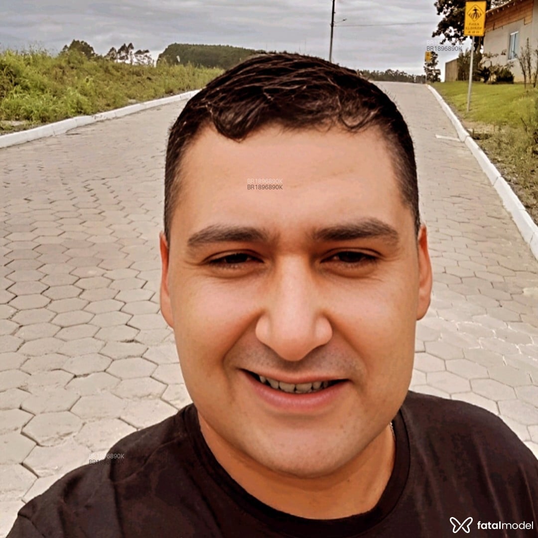 Acompanhante homem morena (o) de olhos castanhos em Agrolândia - Crispereira