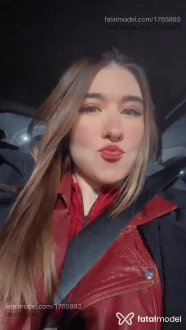 Acompanhante mulher loira (o) de olhos azuis - Alanna Acompanhante mulher loira (o) de olhos azuis - Alanna