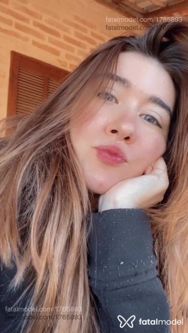 Acompanhante mulher loira (o) de olhos azuis - Alanna Acompanhante mulher loira (o) de olhos azuis - Alanna