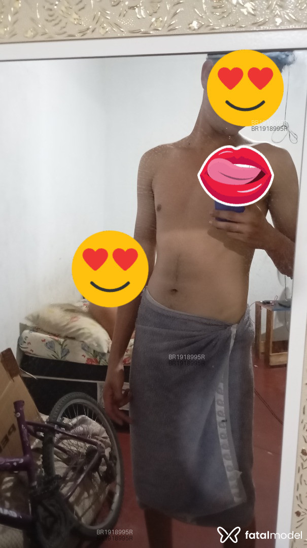 Acompanhante homem com cabelo castanho de olhos pretos em Água Boa - Luka