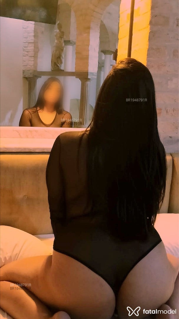 Acompanhante mulher morena (o) de olhos castanhos - Isis Milani Acompanhante mulher morena (o) de olhos castanhos - Isis Milani
