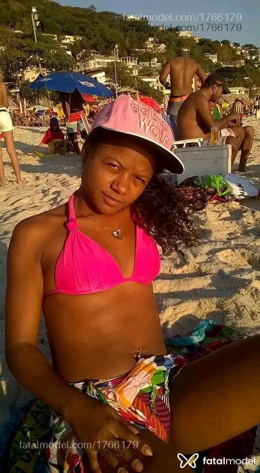 Acompanhante mulher com cabelo castanho de olhos pretos em Araxá Acompanhante mulher com cabelo castanho de olhos pretos em Araxá - Paty