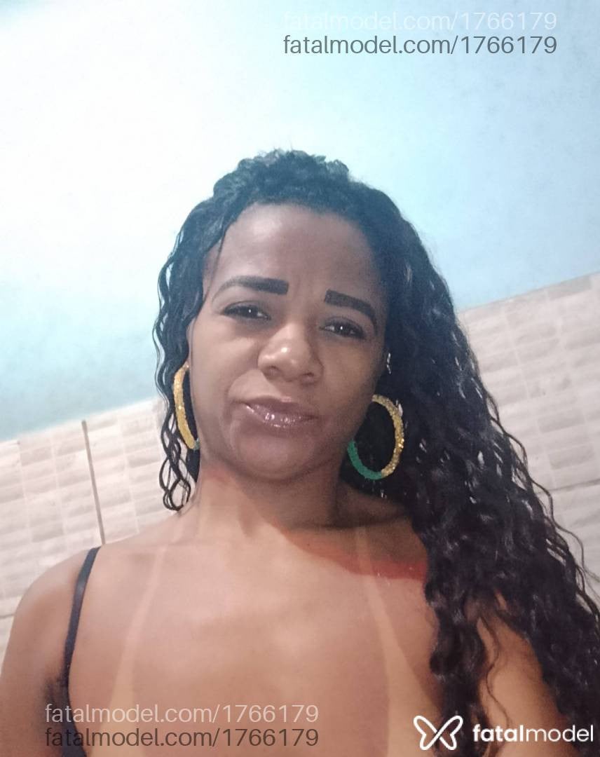 Acompanhante mulher com cabelo castanho de olhos pretos em Araxá - Paty