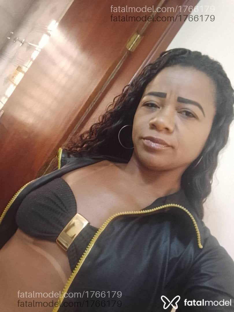 Acompanhante mulher com cabelo castanho de olhos pretos - Paty