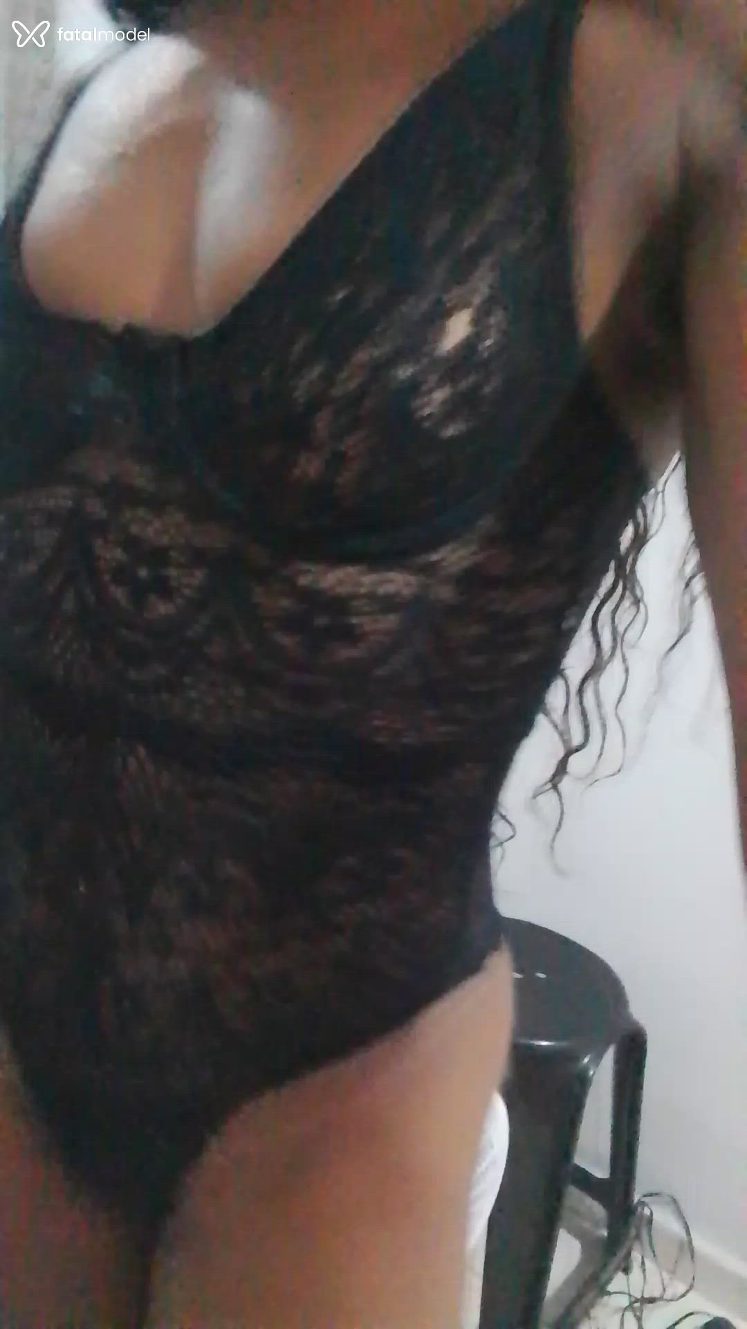 Acompanhante mulher com cabelo castanho de olhos pretos - Paty